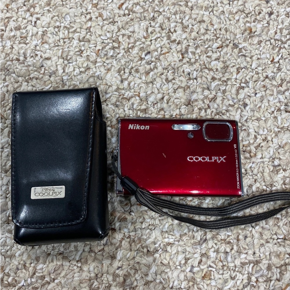 Nikon coolpix S52 digital camera Preowned* - Needs battery